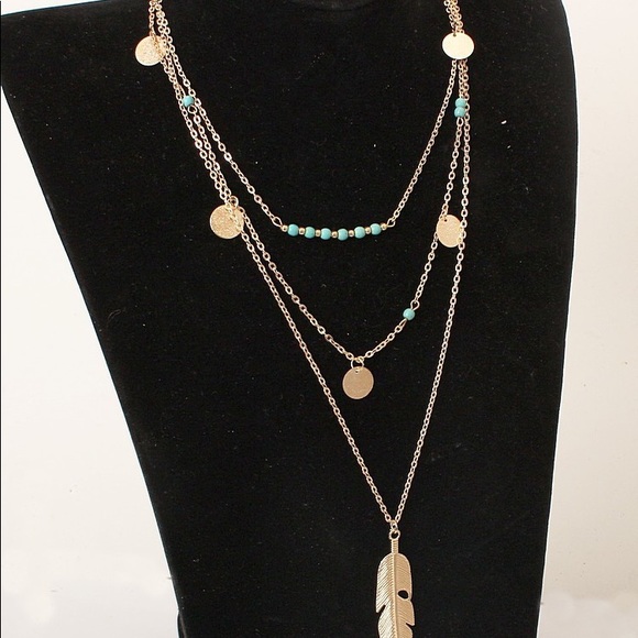 Multilayered Stylish Feather Necklace - Picture 3 of 4